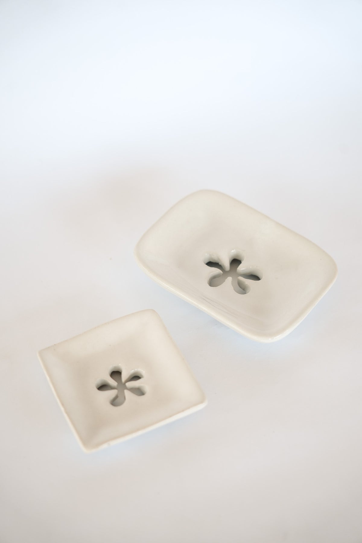 THE FLOWER SOAP DISH SQUARE