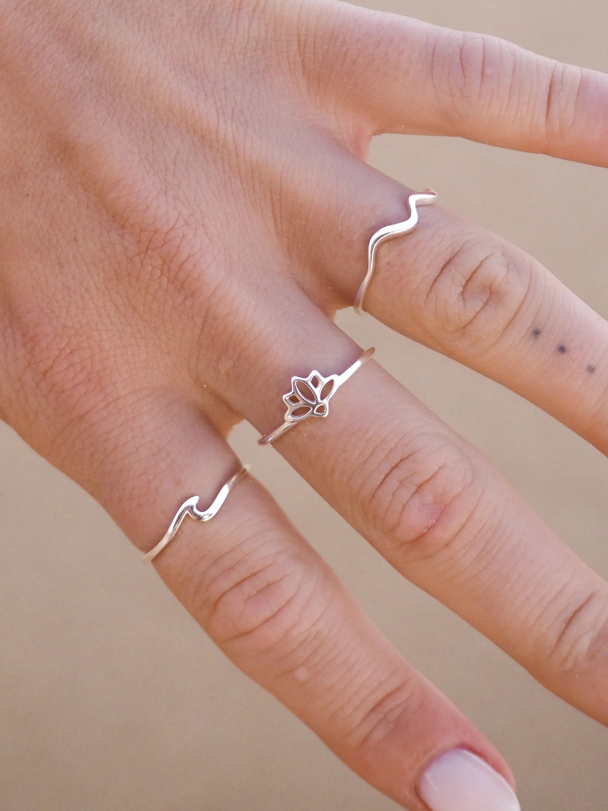 Alesi Creative Wave Ring Silver | The Ivy Plant Studio